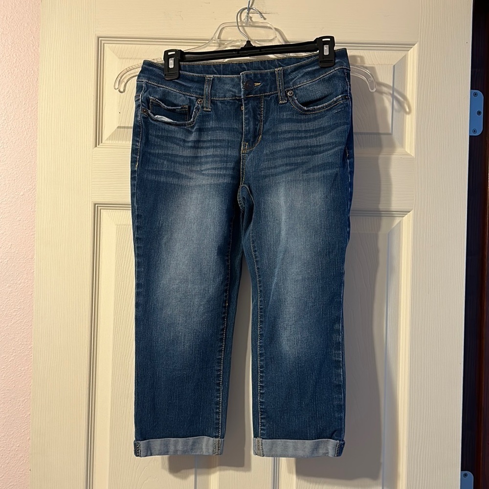 Time & Tru Medium Wash Jean Capris 6